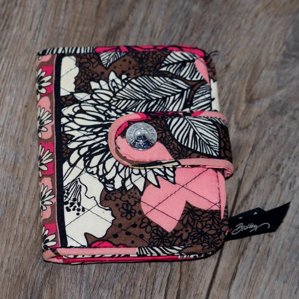 VERA BRADLEY SNAPPY WALLET *RETIRED* IN MOCHA ROUGE